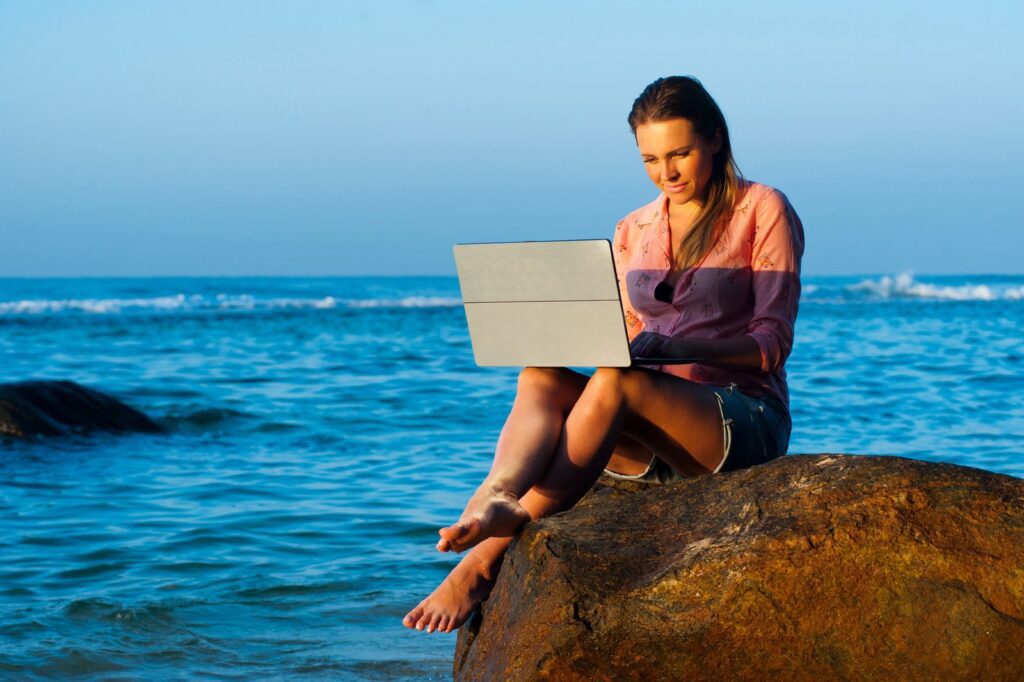 How to Book a Domestic Flights for Less with Make My Trip