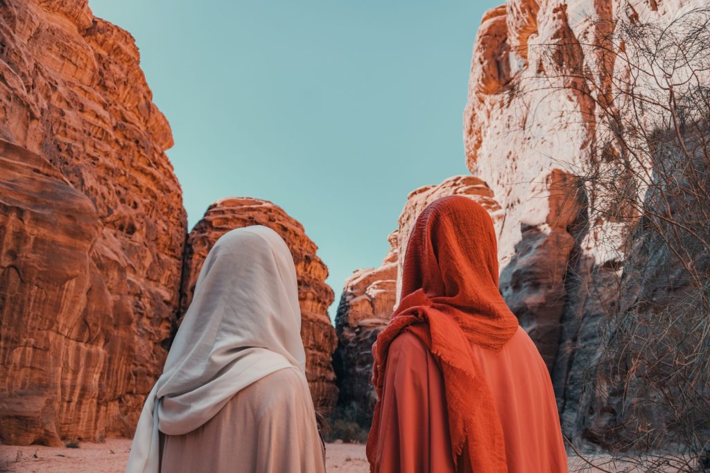 Walking Solo: 7 Techniques for Engaging with Nature and Cultivating Personal Growth