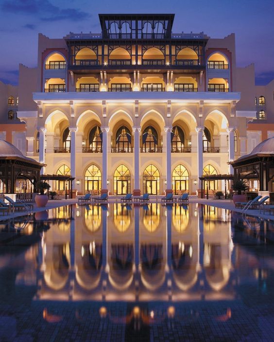 Maximizing Comfort and Convenience: Top Hotel Hacks from Travel Pros